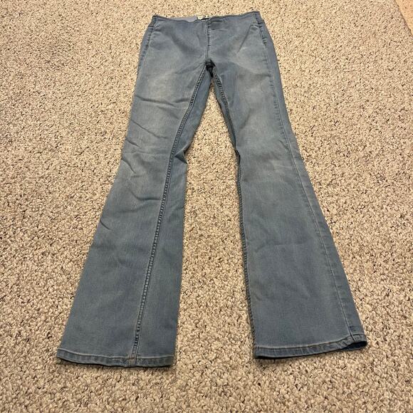 We the Free Light Wash Denim Pull On Jeans Sz 28 Elastic Waist Flare Stretch - Picture 1 of 8